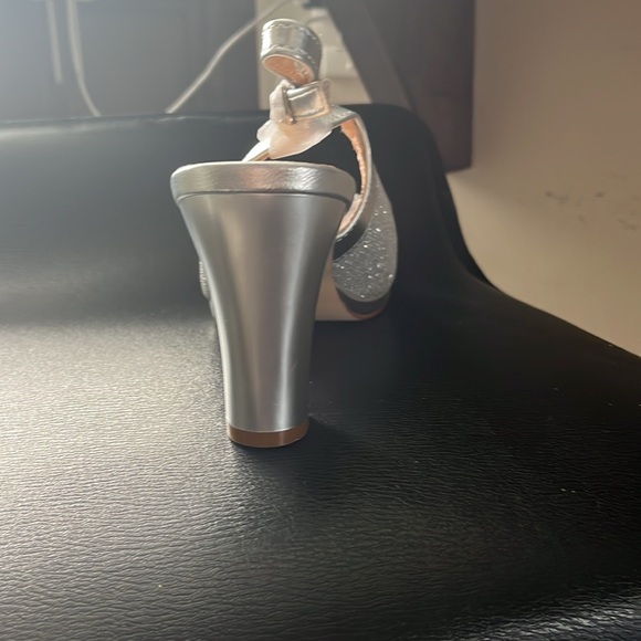 Dream Pairs silver wedged hill shoes - Picture 6 of 10